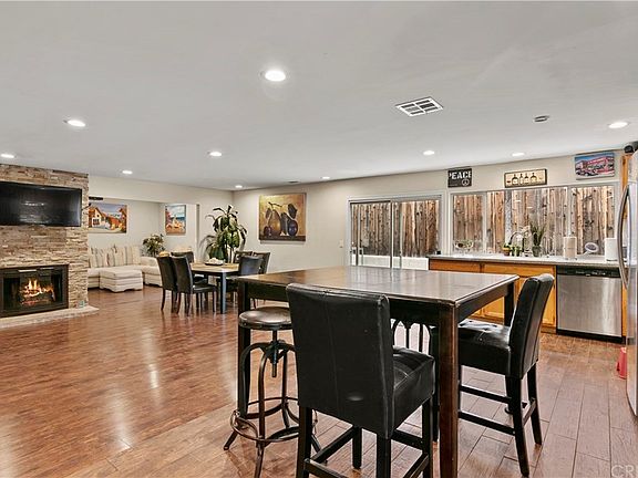 3rd image of 29057 Flowerpark Dr