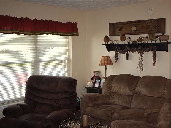 2nd image of 135 Leawood Dr