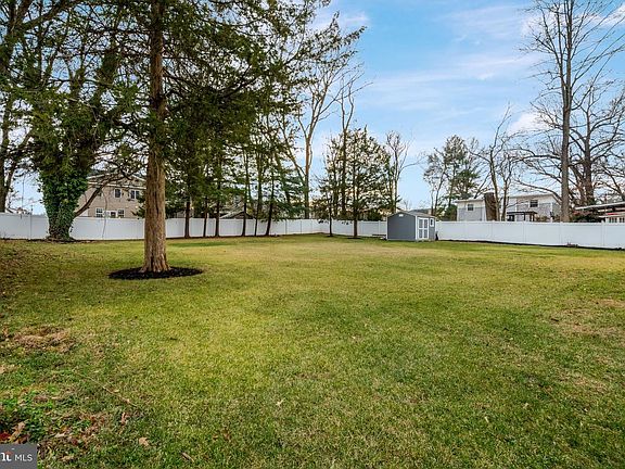 5th image of 8709 Yorkshire Ln