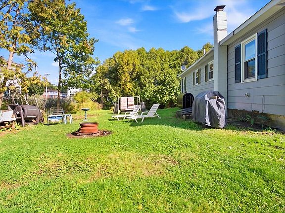 5th image of 121 Rideout Avenue
