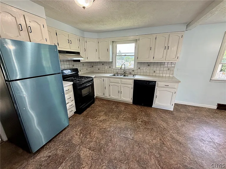 111 Deborah Dr — Photo 7