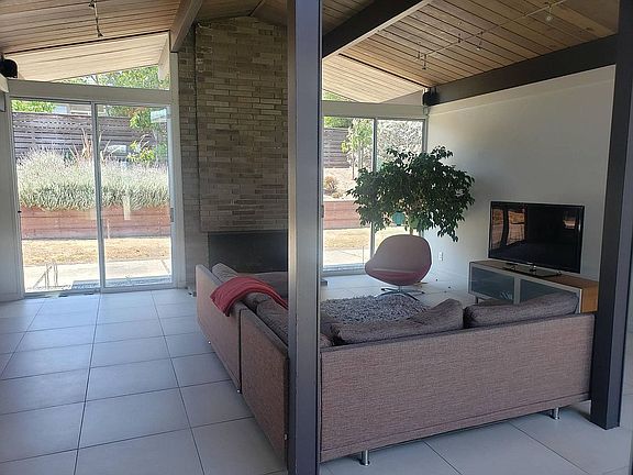 5th image of 3057 Mariposa Dr