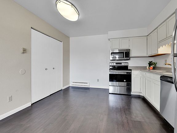 4th image of 472 S Gilbert St APT A