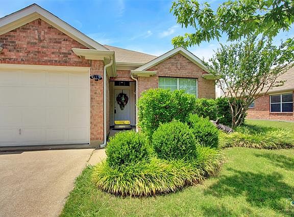 3rd image of 111 Fallen Rock Dr
