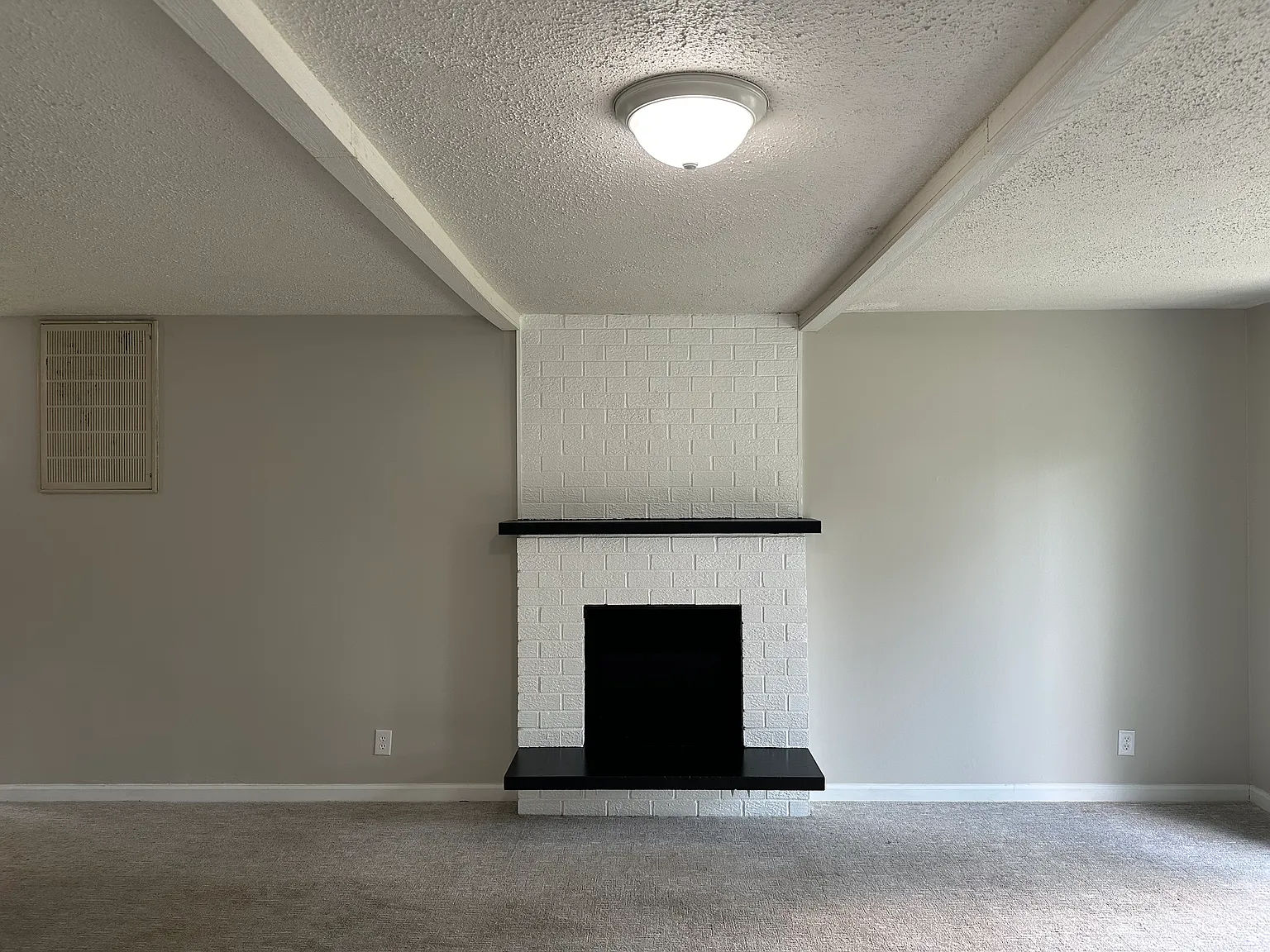 3 bed, 1.5 bath, 1238 sqft, $1,600 — Photo 3
