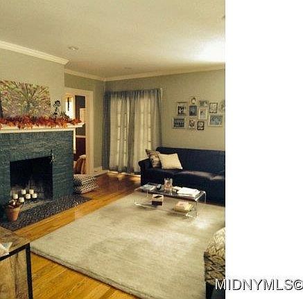 4th image of 28 Beverly Pl