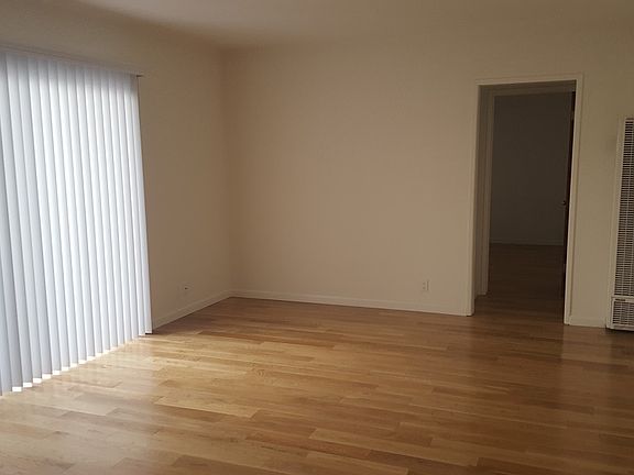 5th image of 1627A Granville Ave #2