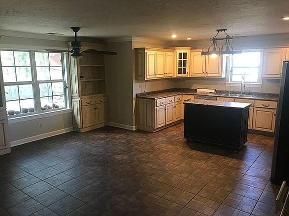 3rd image of 25 Acornridge Cv