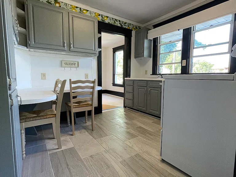 E Cedar St — Photo 17