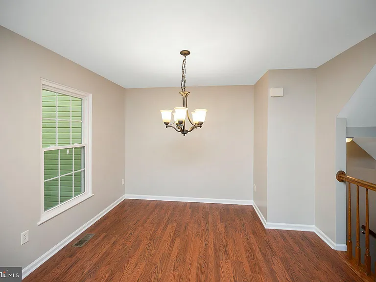 9705 Becker Ct — Photo 7