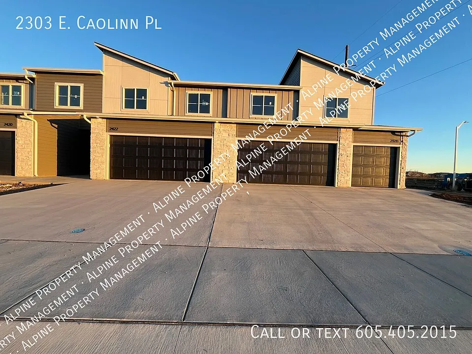 2303 E Caolinn Pl