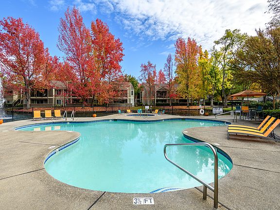Leasing Center Pool and Spa