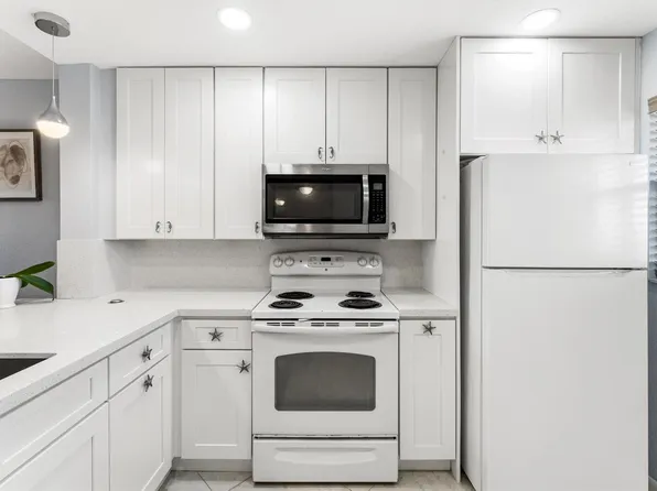 3654 Via Poinciana APT 504, Lake Worth, FL 33467