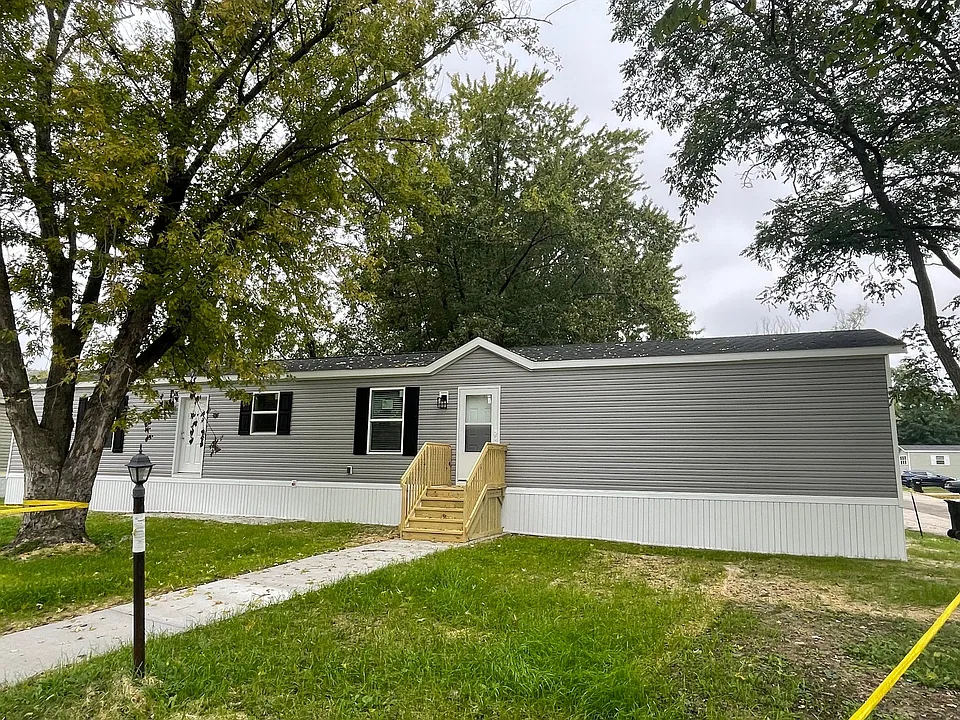 32 Michigan Ln