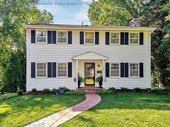 3rd image of 909 Chestnut Rd