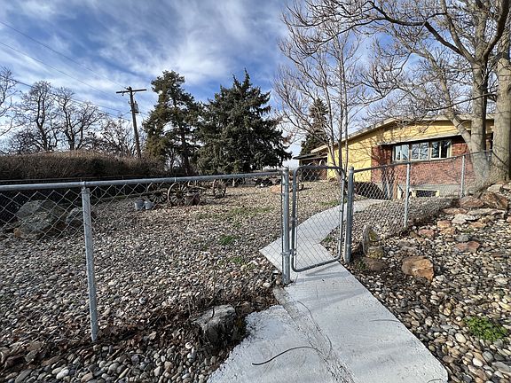 2nd image of 2405 Sunset Dr #2