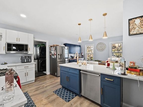 2nd image of 71 Spring St