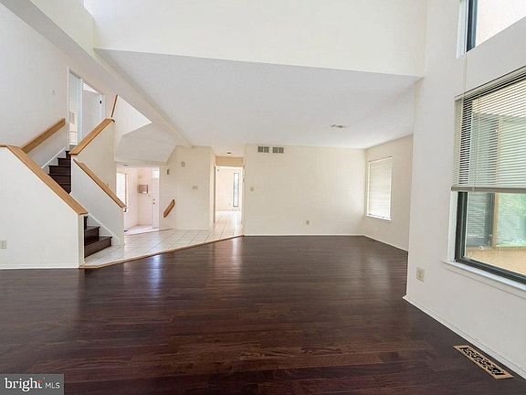 5th image of 83 Sayre Dr