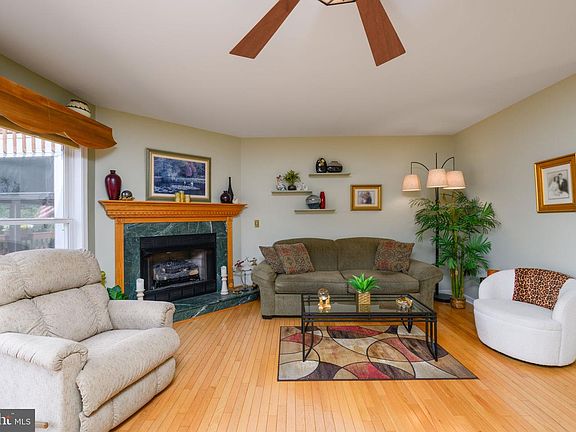 4th image of 23167 Lakeview Dr