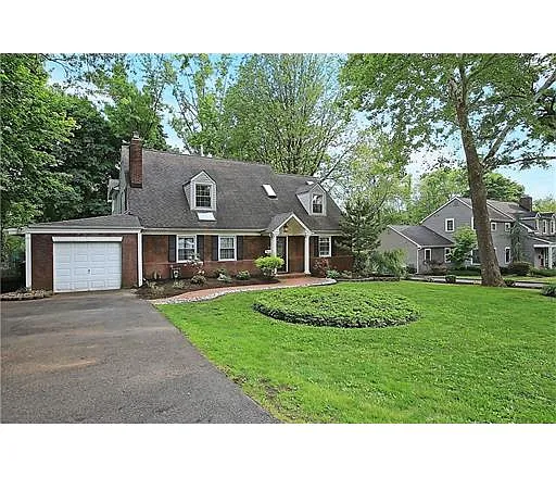 16 Oak Hills Rd photo 1