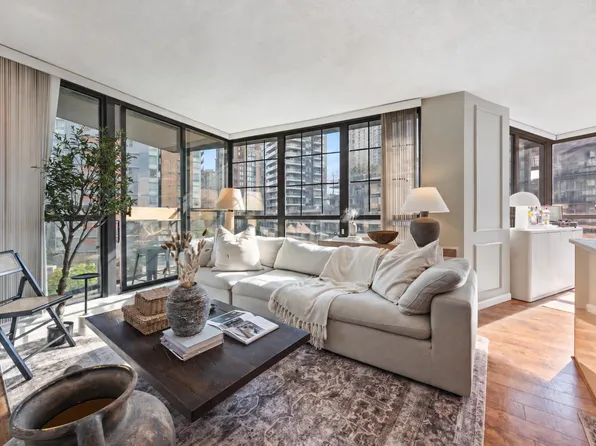 501 Pacific St #609, Vancouver, BC V6Z 2X6