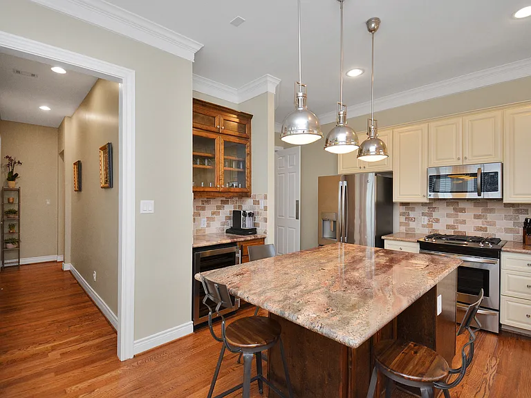 1019 Marconi St — Photo 26