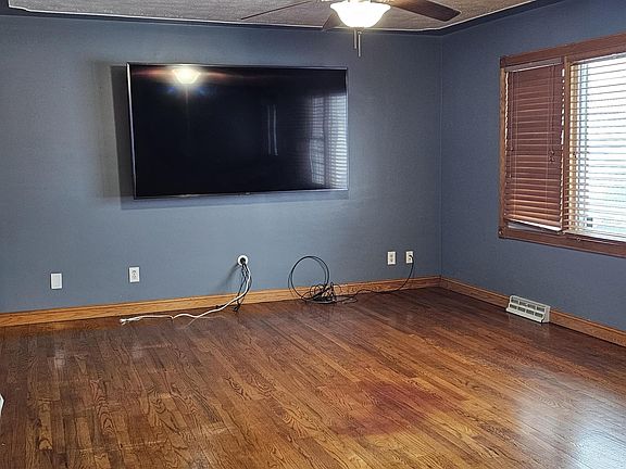 3rd image of 1440 Evanston Ave