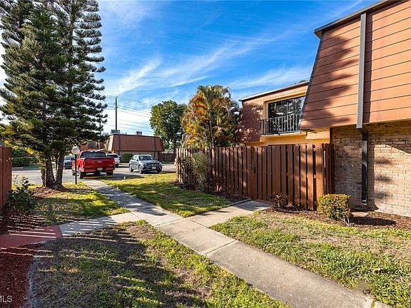 3rd image of 1550 Park Meadows Dr APT 2