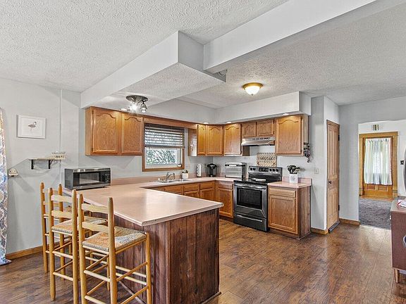 5th image of 243 E Center St