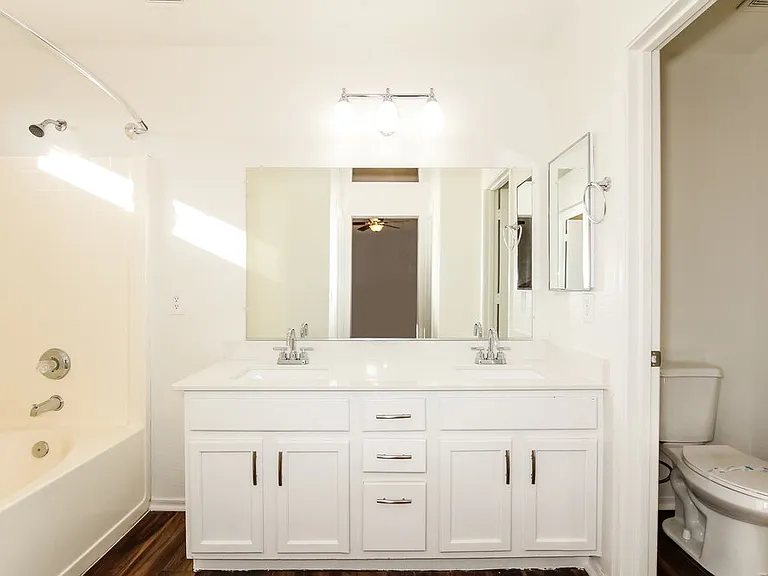 2018 N 106th Ln — Photo 9