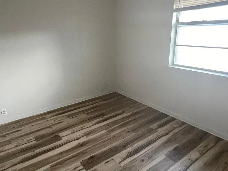 414 E Avenue A #102 — Photo 6