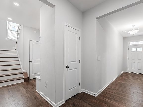 4th image of 154 Durie Way