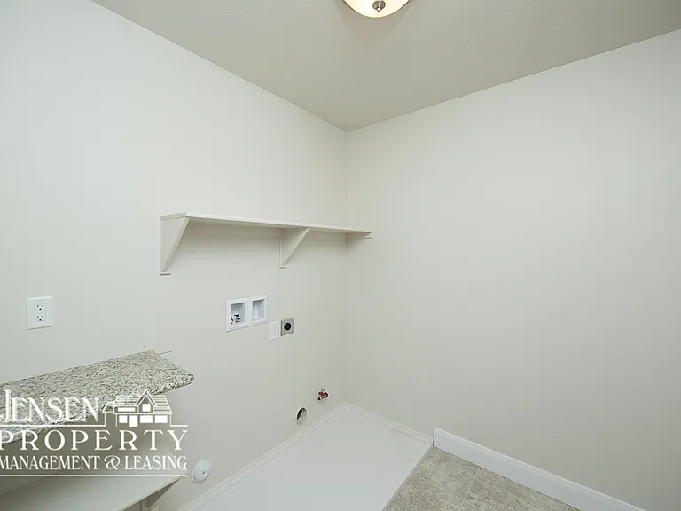2502 Bella Vista Dr — Photo 14