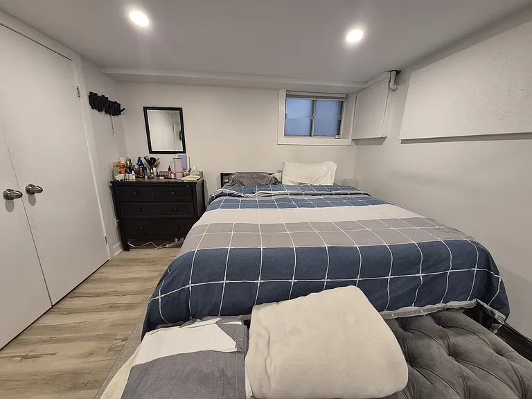 1191 Woodbine Ave #BASEMENT — Photo 12