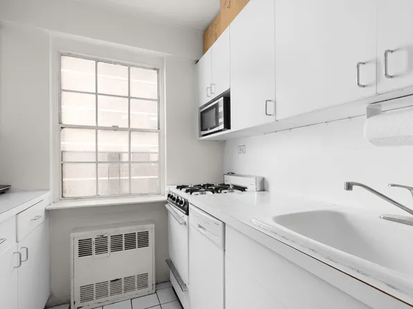 240 East 55th Street image 5 of 6