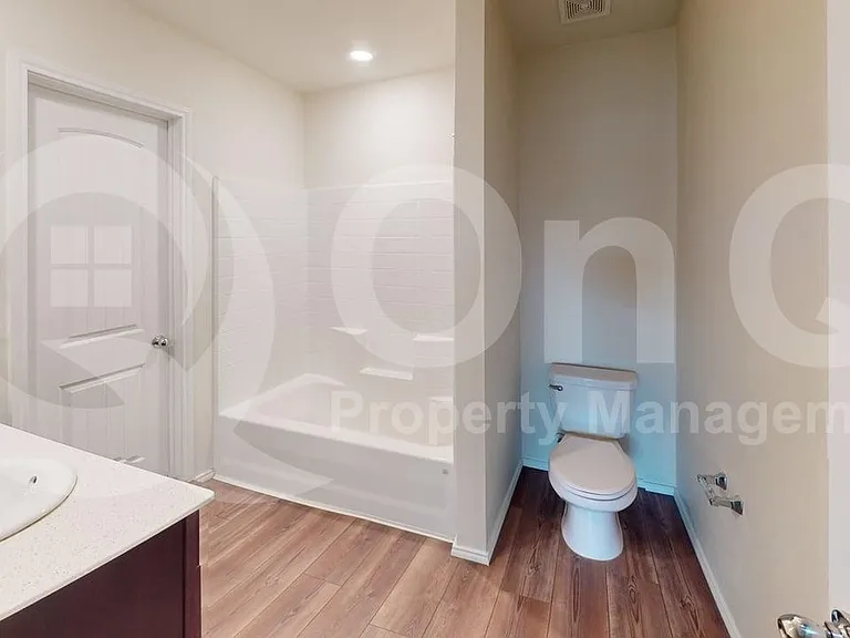 5322 Longshadow Dr — Photo 15