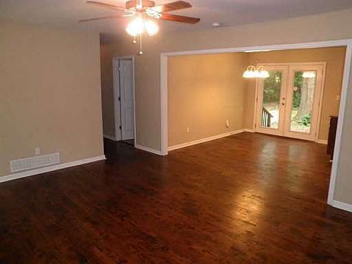 5th image of 2502 Princess Ln SE
