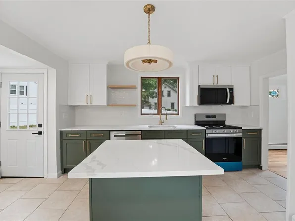 59 Central Ave, North Providence, RI 02911