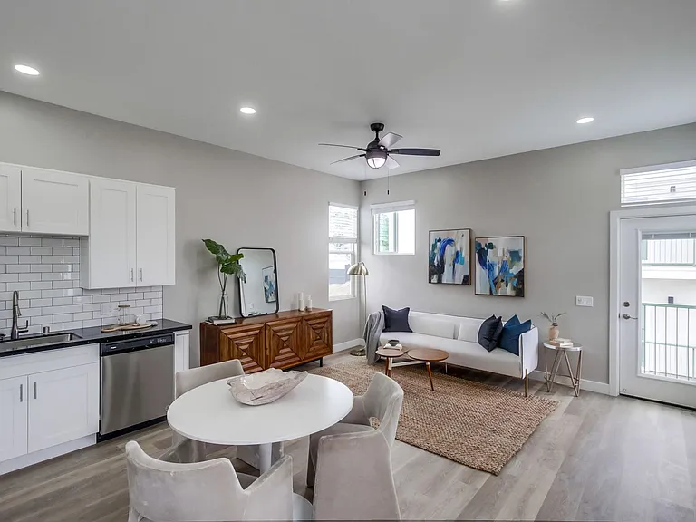 The Royal of Rancho Penasquitos — Photo 18