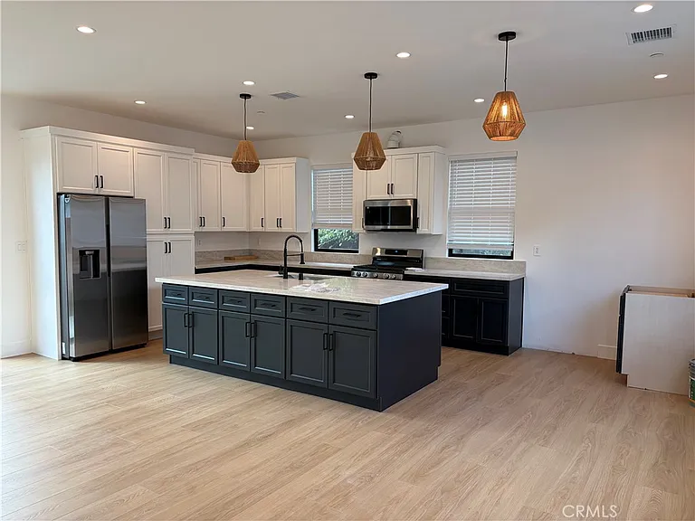19214 Calvert St — Photo 1