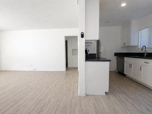 5th image of 00-360 Lime Ave #105