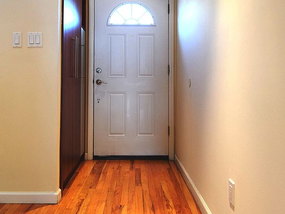 2nd image of 32 Fawn Ln #Main