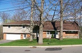 1st image of 23 Oakridge Dr