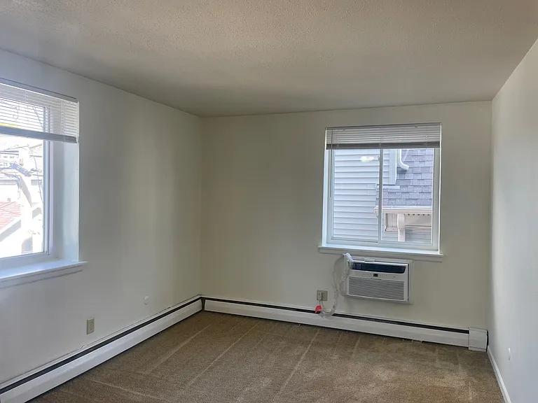 2619 N Oakland Ave — Photo 12