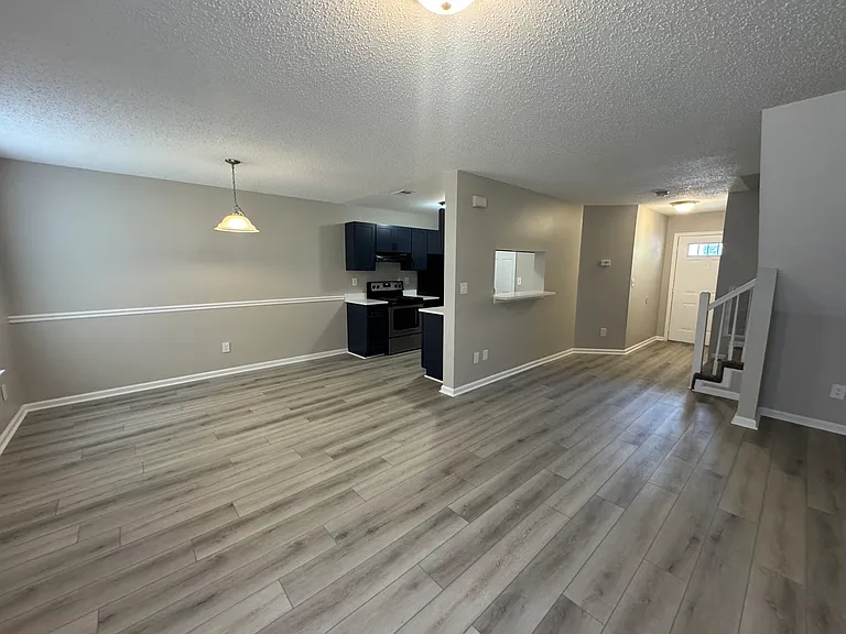 122 Wexford Dr E — Photo 4