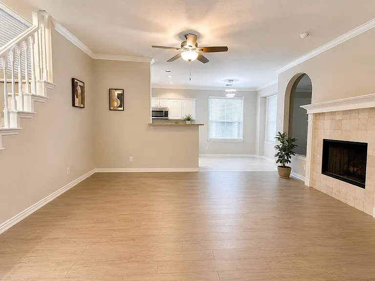805 Sierra Ln — Photo 15