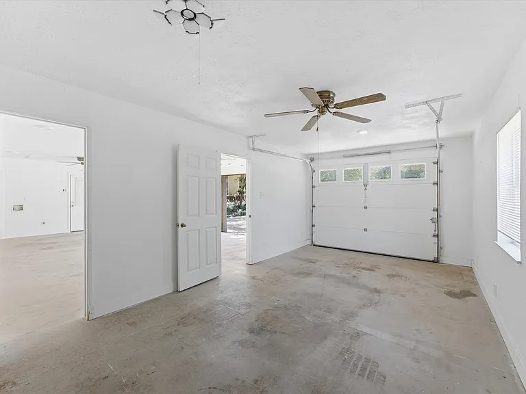1025 Burchbury Trl — Photo 10