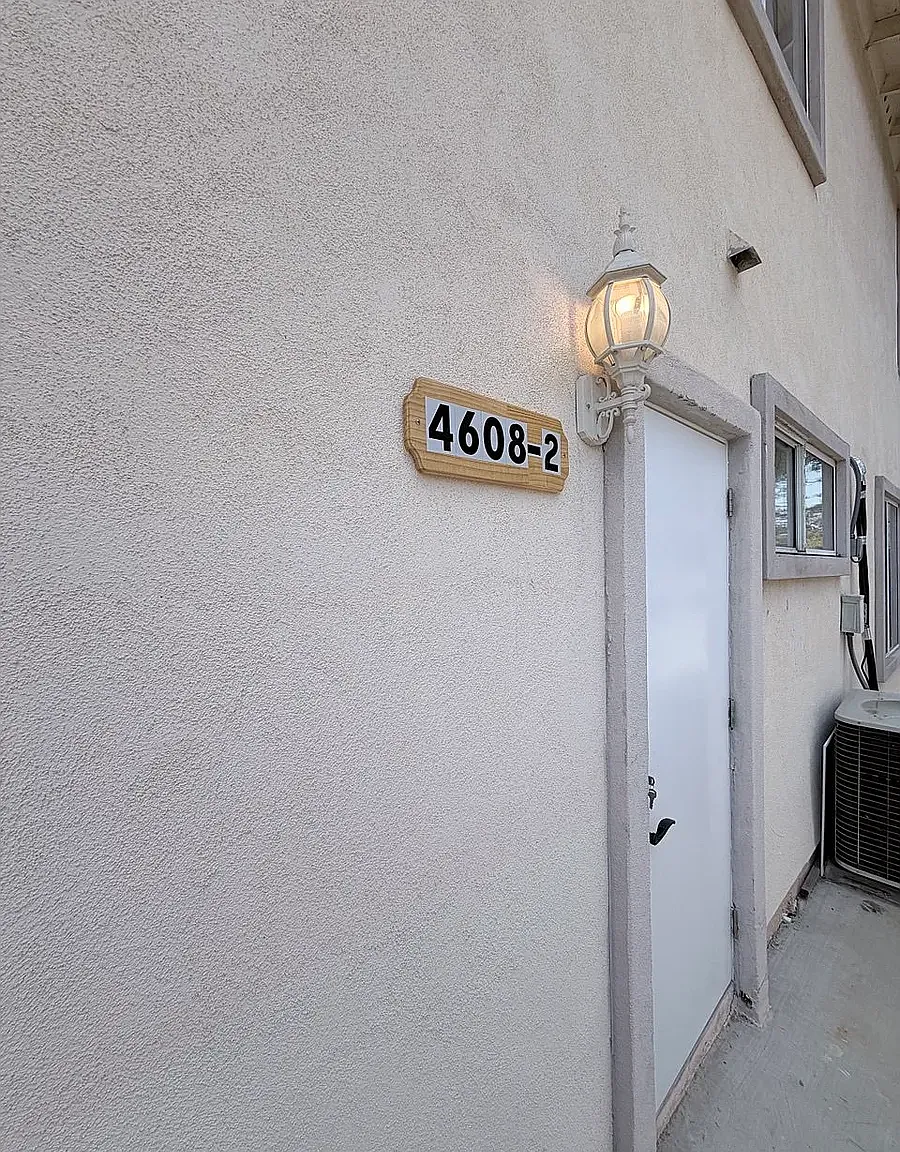 1 bed, 425 sqft, $2,299 — Photo 2
