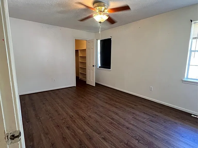 553 Roanoke Dr — Photo 11