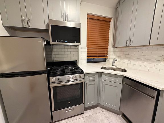2nd image of 347 E 65th St #3FW